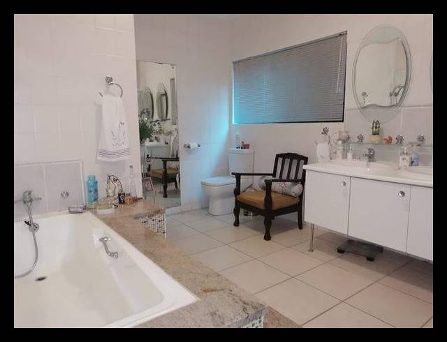 5 BEDROOM HOUSE FOR SALE IN MEER EN SEE